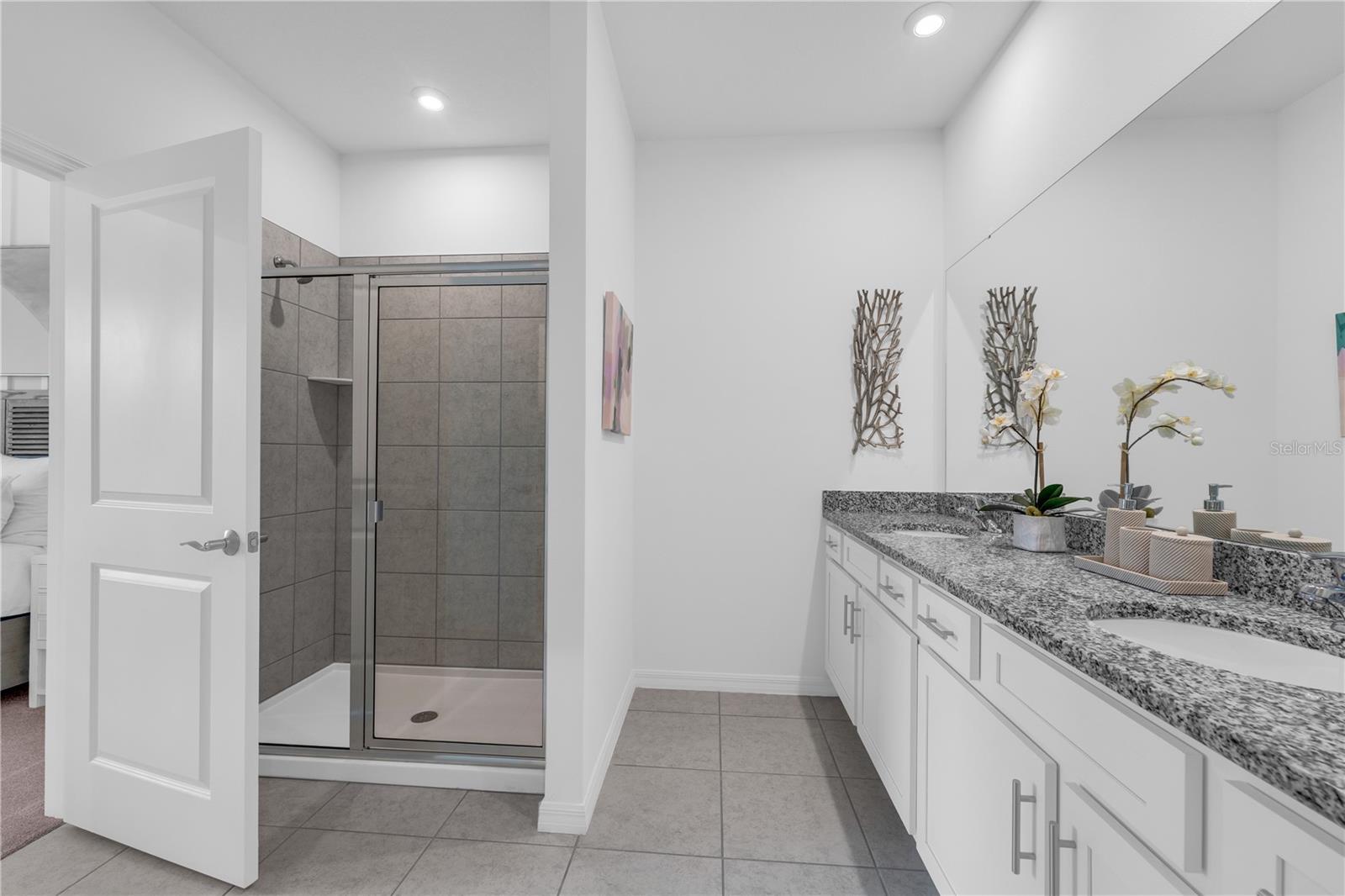 Image 18 of 31 For 826 Castleford Avenue Ne