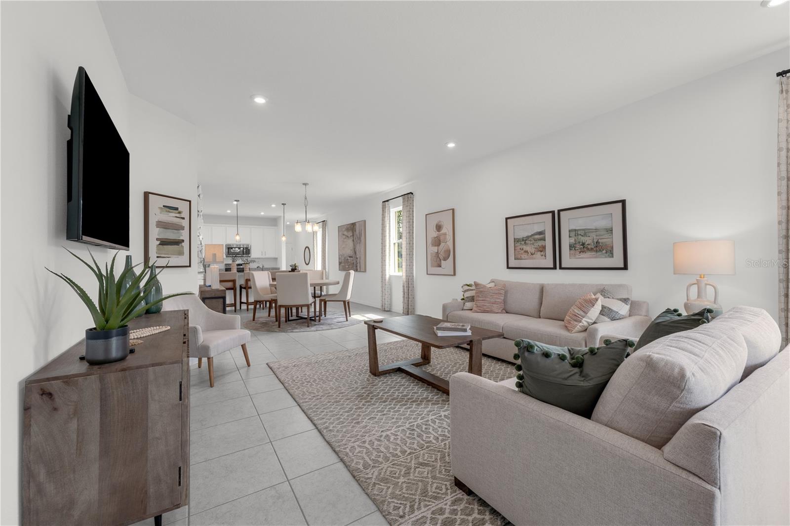 Image 3 of 31 For 826 Castleford Avenue Ne