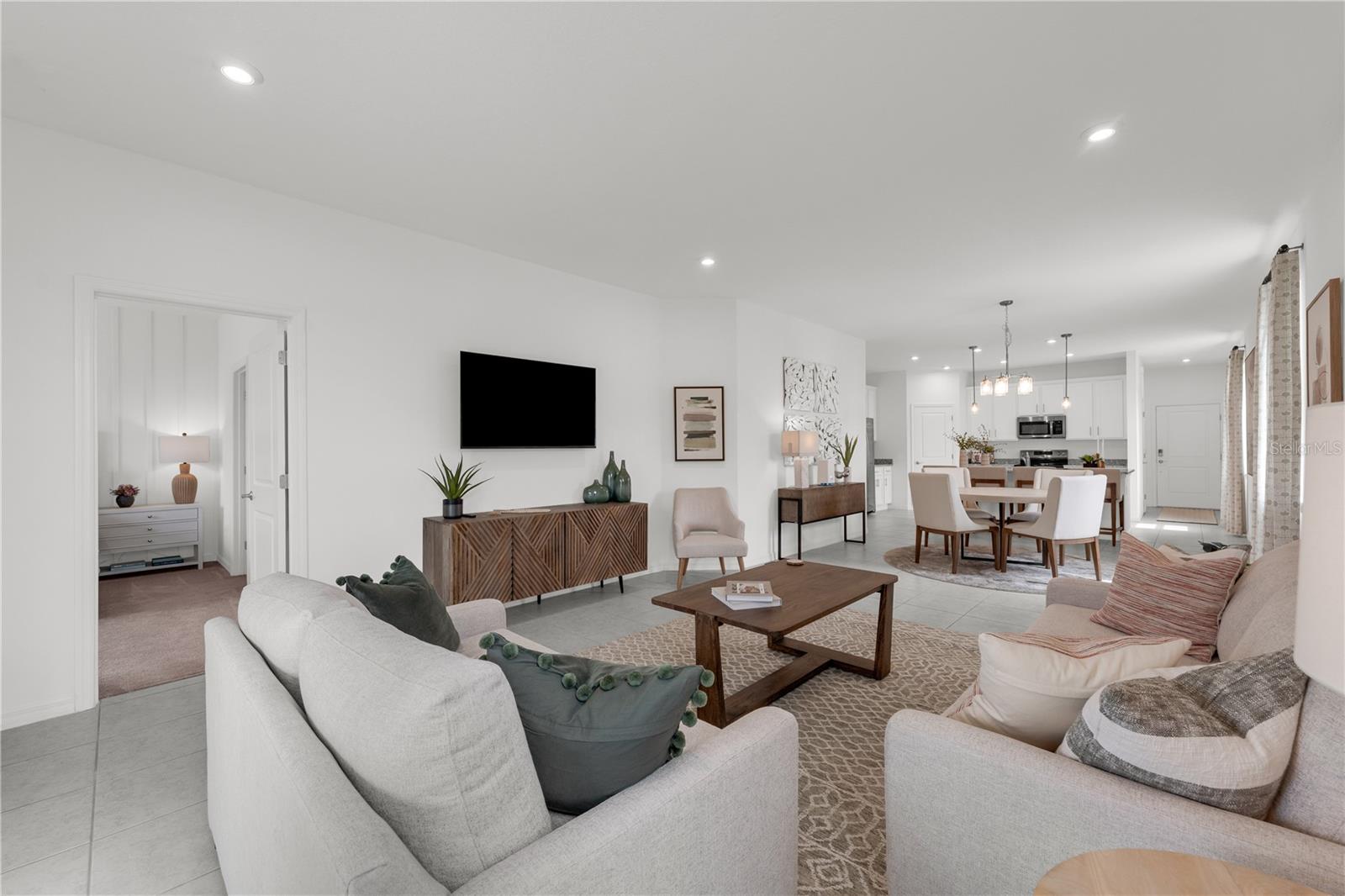 Image 4 of 31 For 826 Castleford Avenue Ne