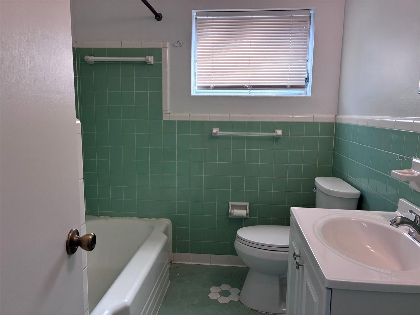 Image 11 of 18 For 2515 Formosa Avenue