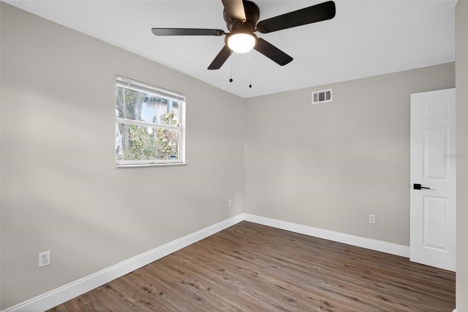 Image 13 of 28 For 1724 Mulberry Drive