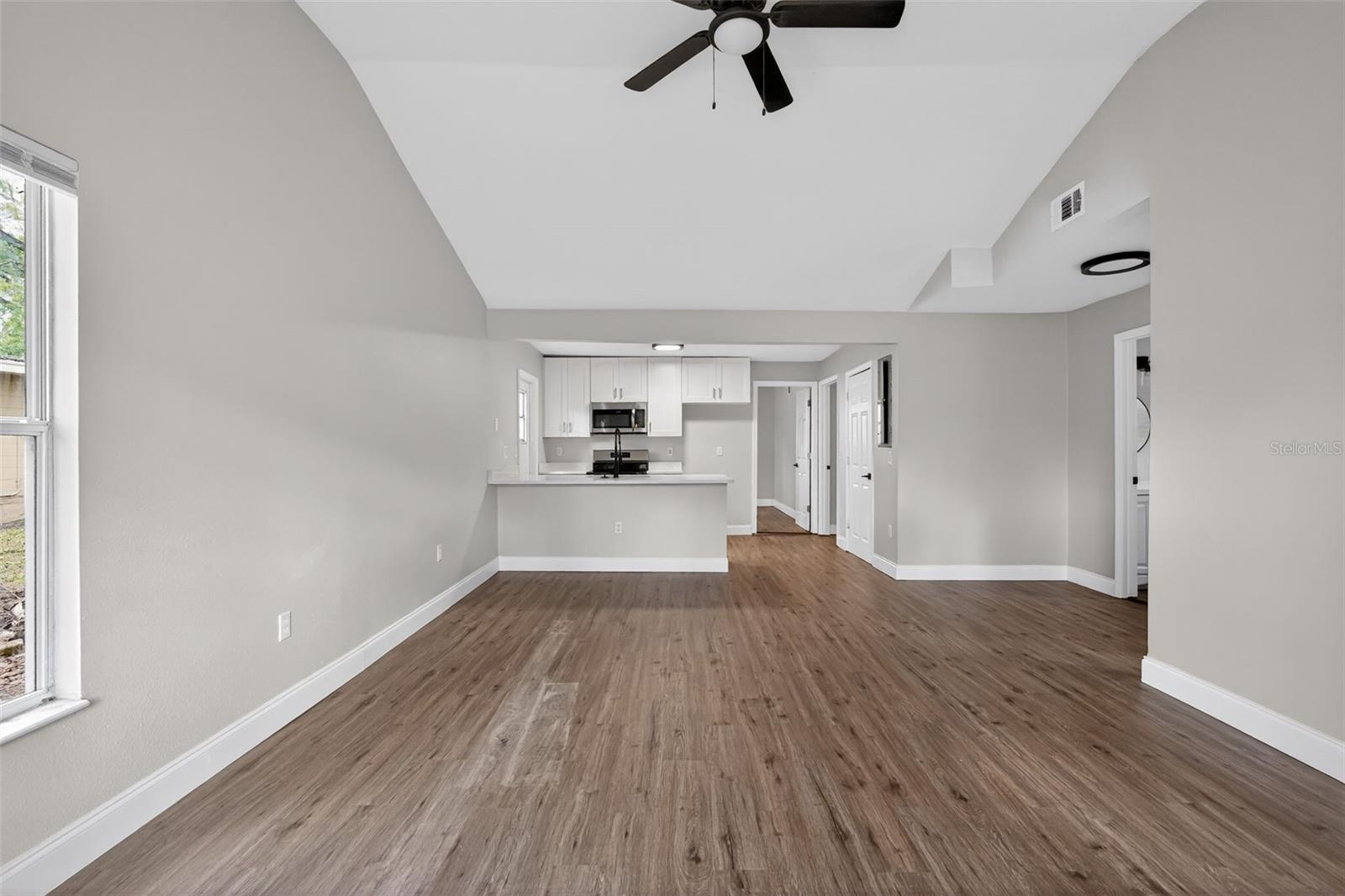 Image 3 of 28 For 1724 Mulberry Drive