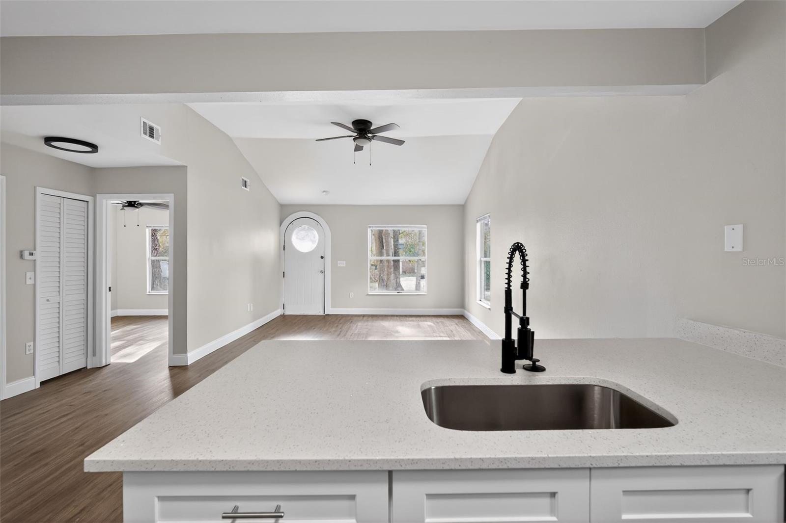 Image 6 of 28 For 1724 Mulberry Drive