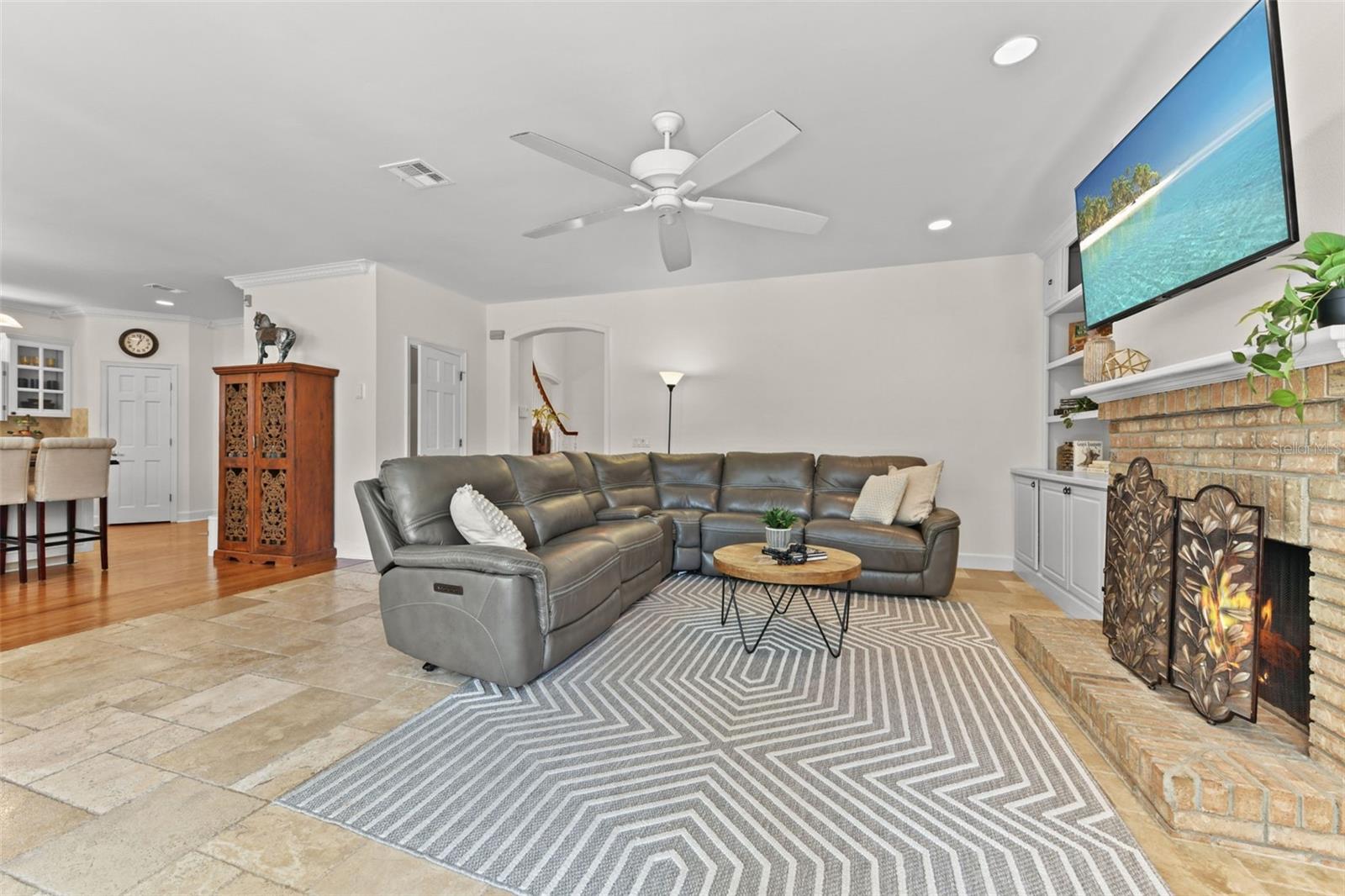 Image 19 of 89 For 1560 Woodland Avenue