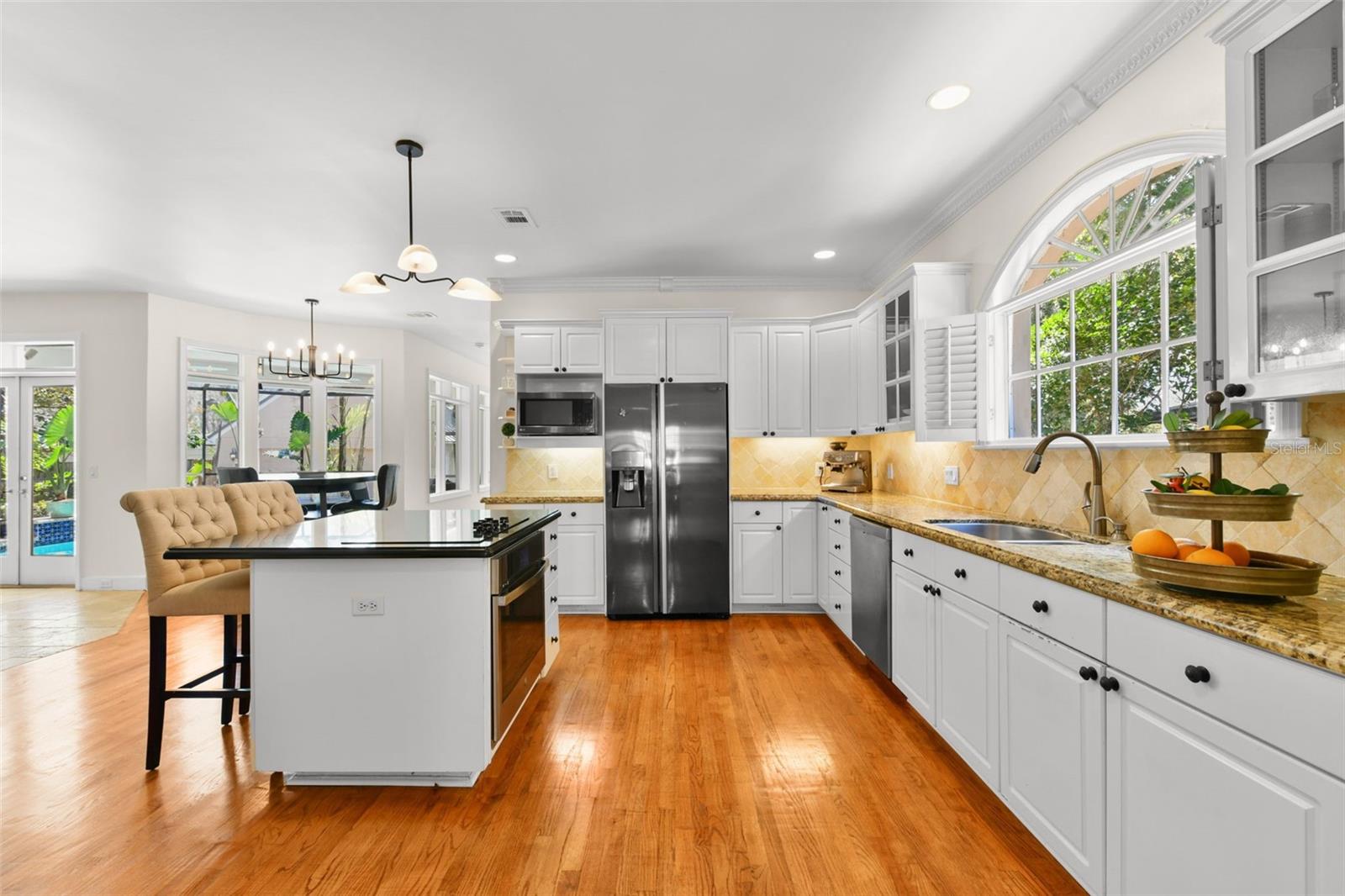 Image 21 of 89 For 1560 Woodland Avenue