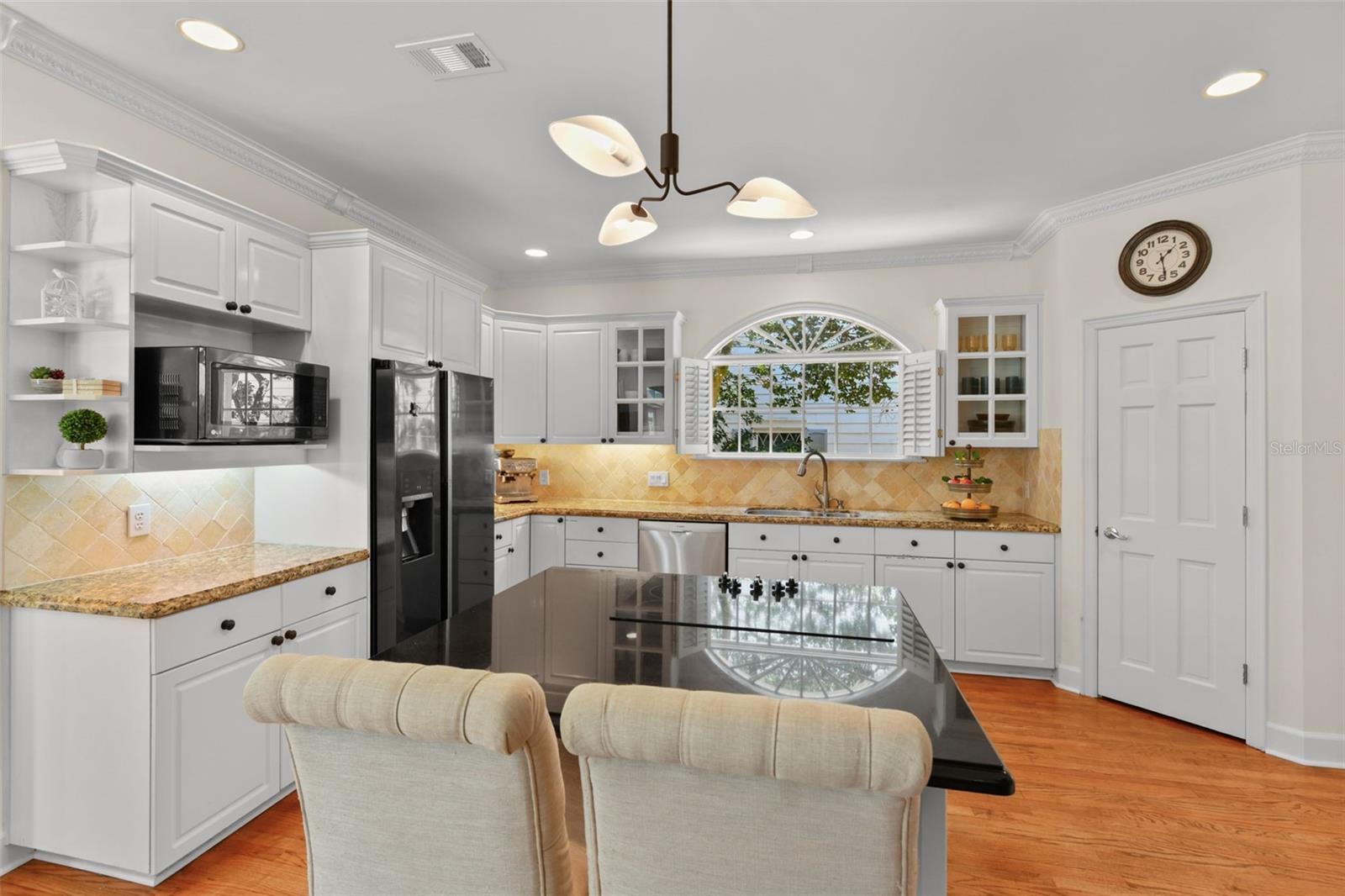 Image 22 of 89 For 1560 Woodland Avenue