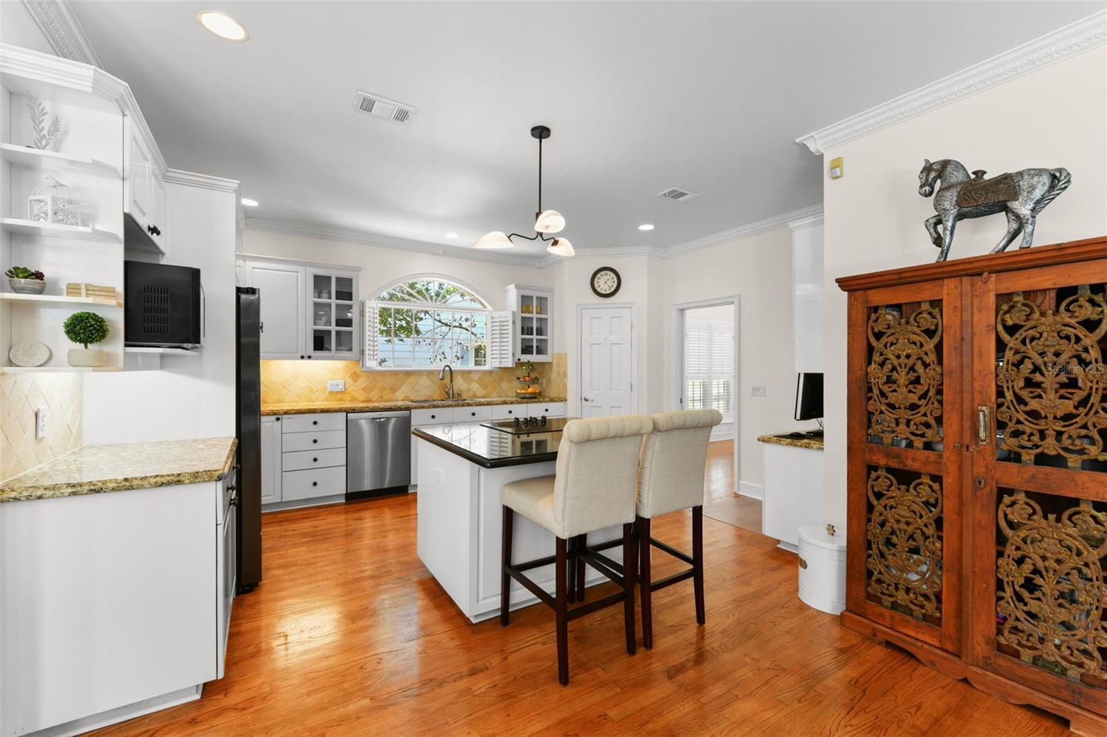 Image 23 of 89 For 1560 Woodland Avenue