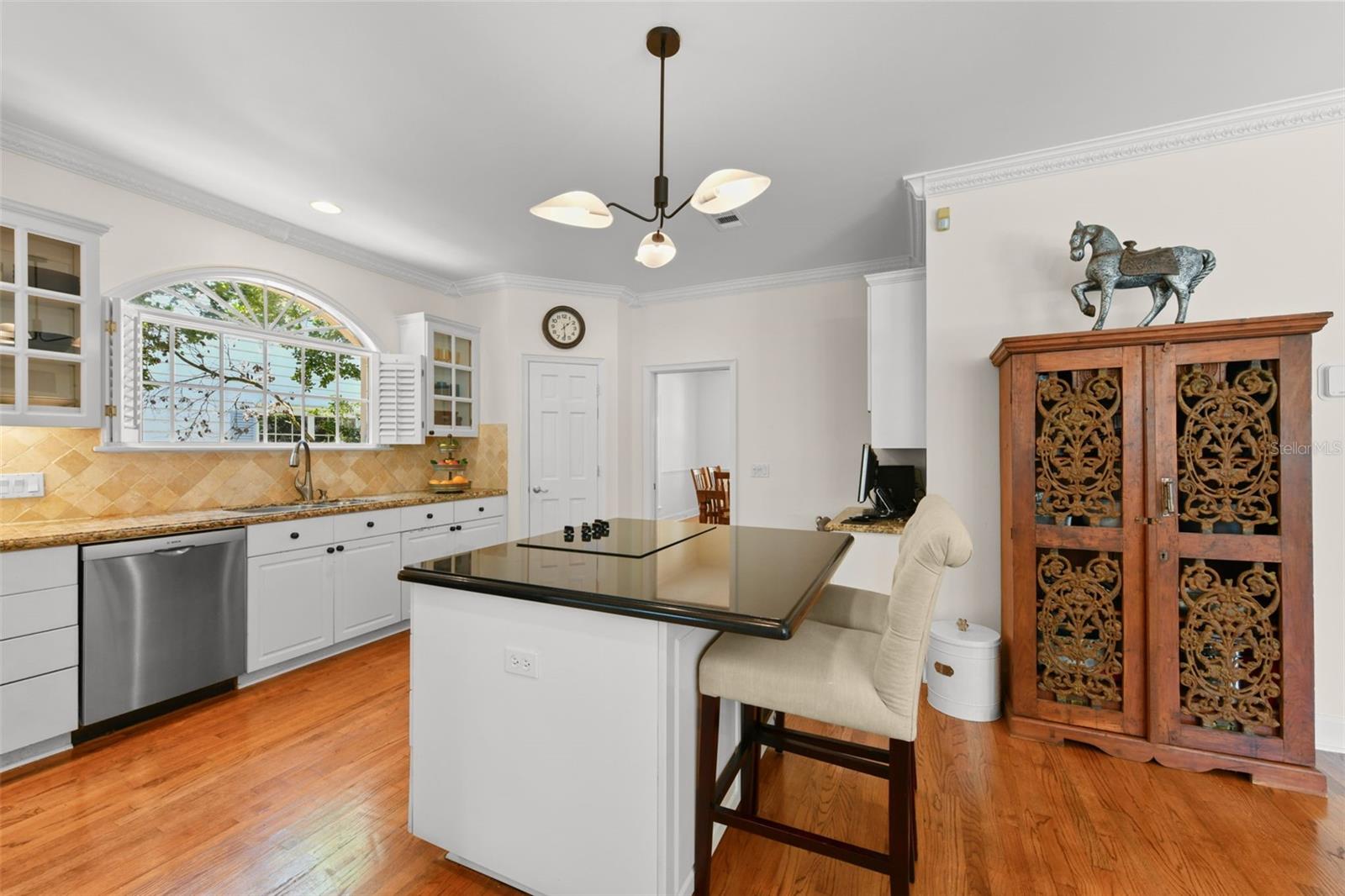 Image 24 of 89 For 1560 Woodland Avenue