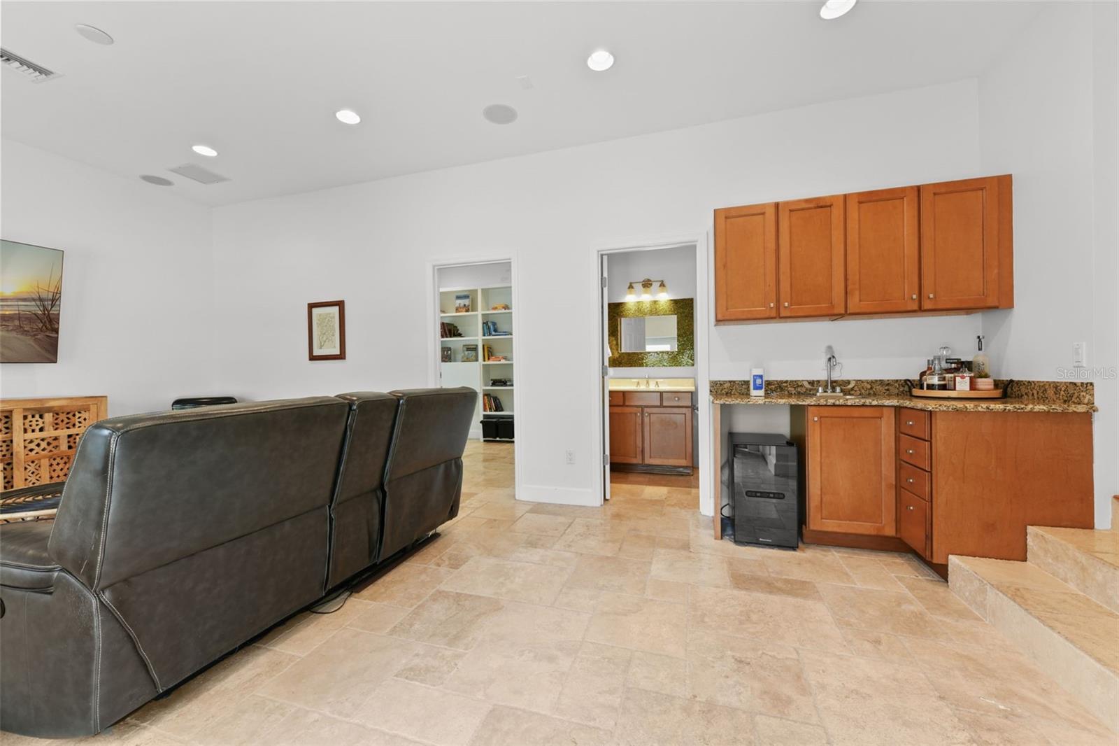 Image 35 of 89 For 1560 Woodland Avenue