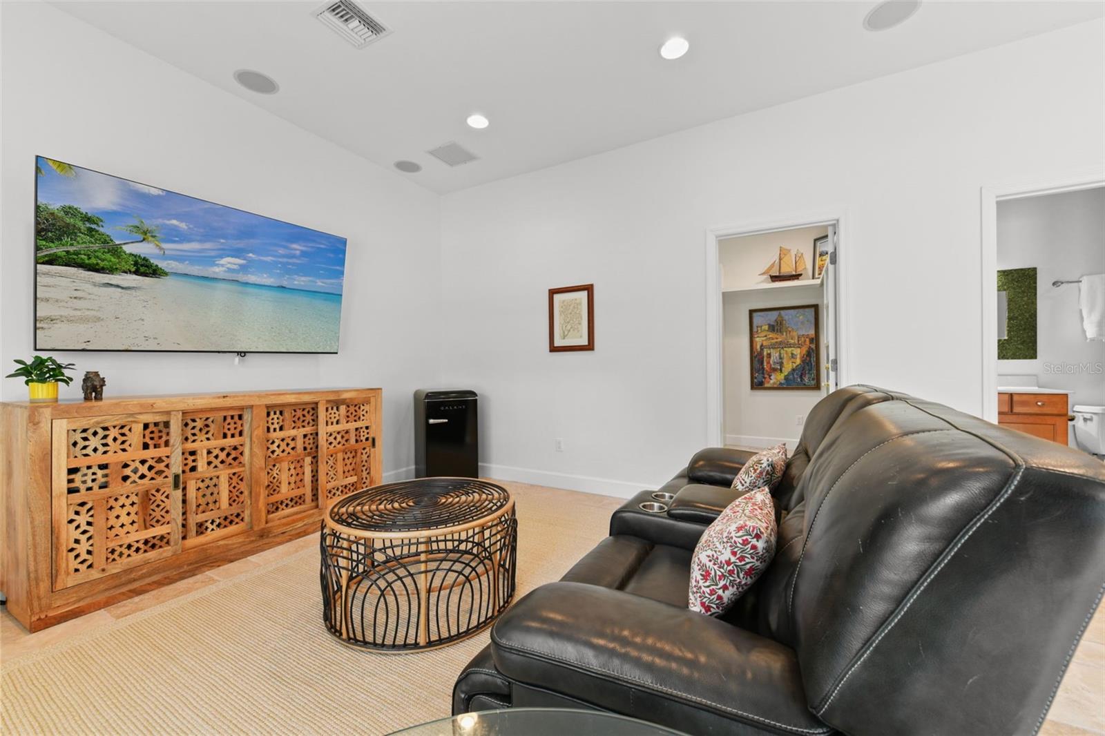 Image 36 of 89 For 1560 Woodland Avenue