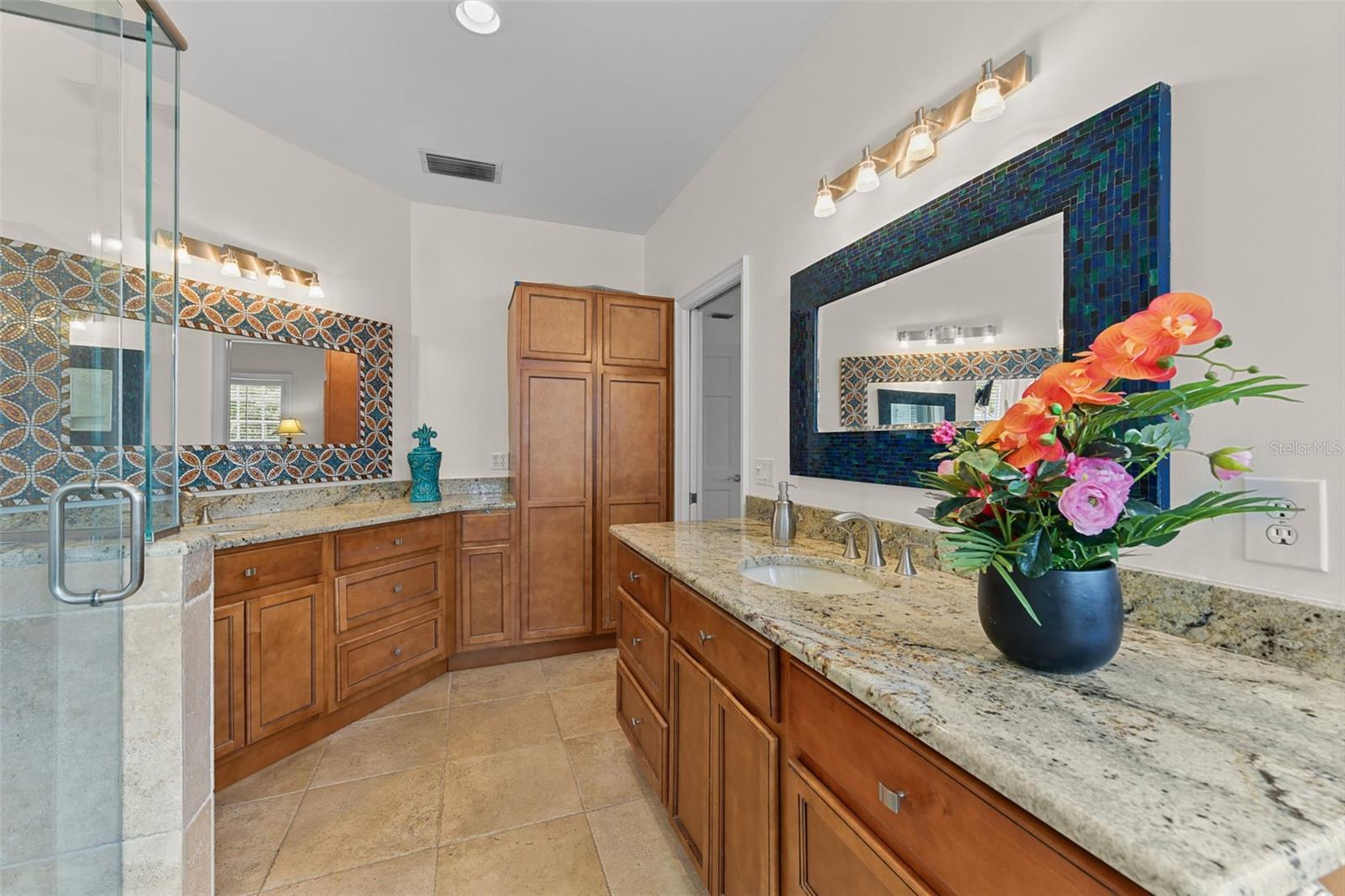 Image 54 of 89 For 1560 Woodland Avenue