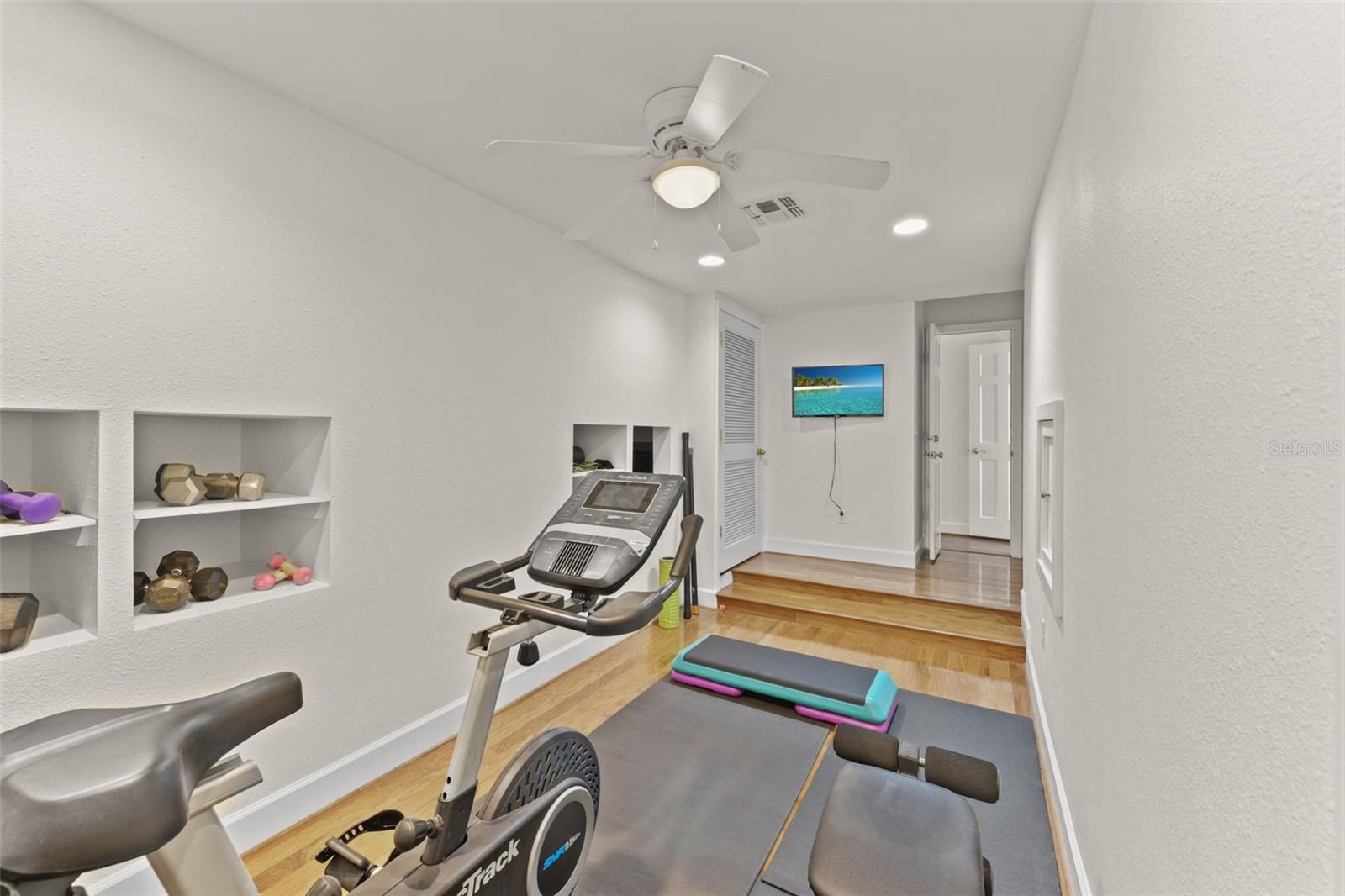 Image 68 of 89 For 1560 Woodland Avenue