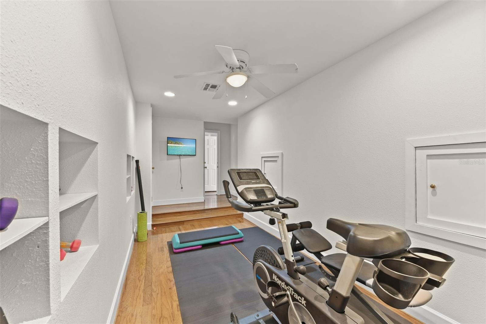 Image 69 of 89 For 1560 Woodland Avenue