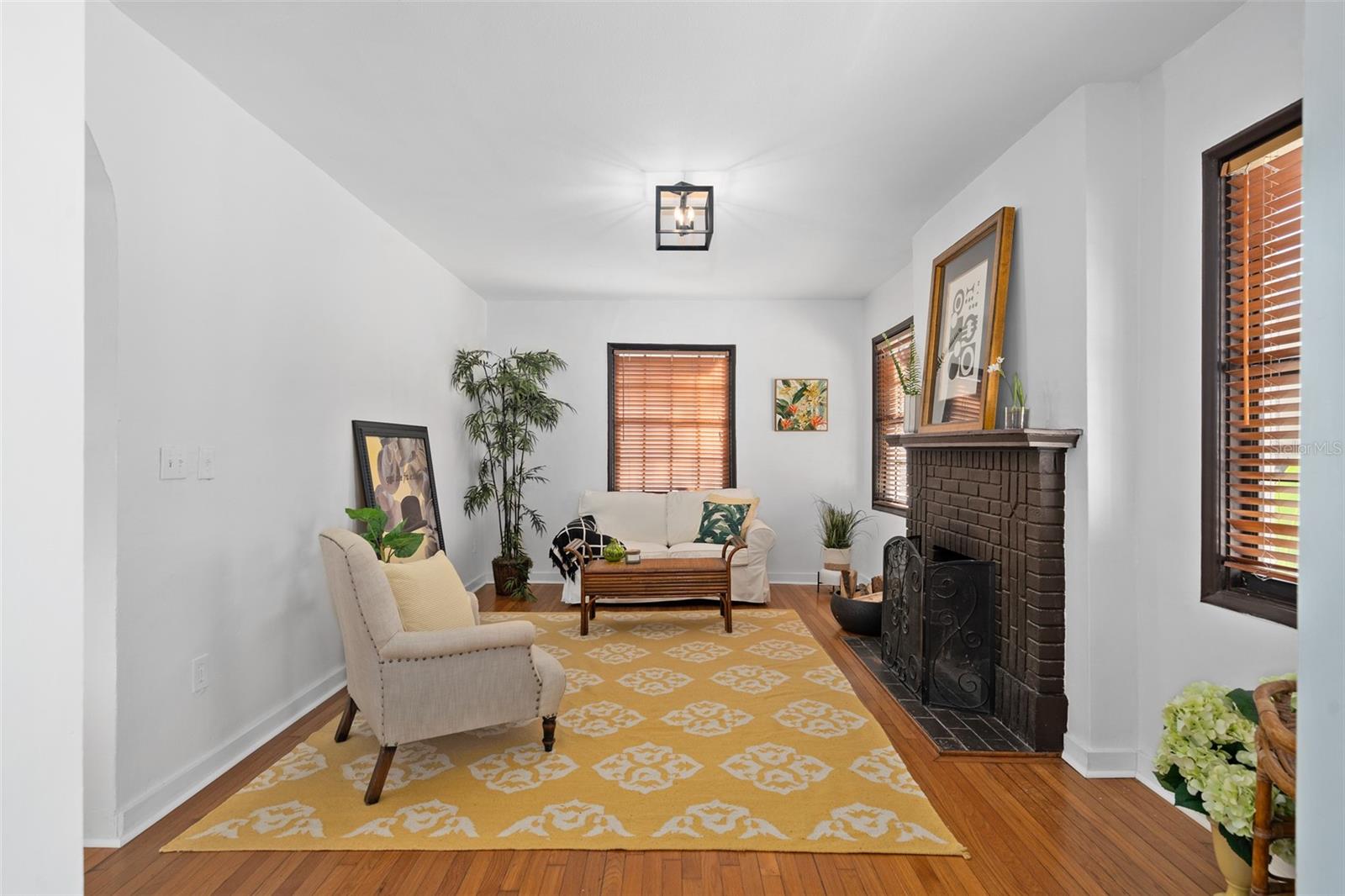 Image 4 of 43 For 225 Hibiscus Court