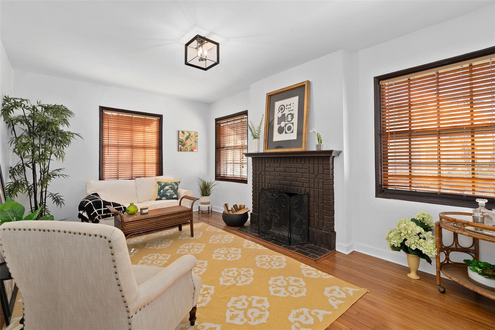 Image 6 of 43 For 225 Hibiscus Court