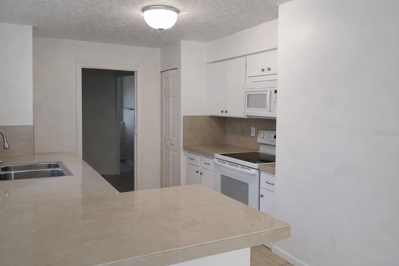 Image 2 of 45 For 1272 Hanover Court