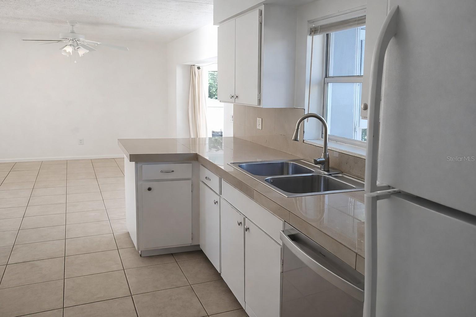 Image 4 of 45 For 1272 Hanover Court