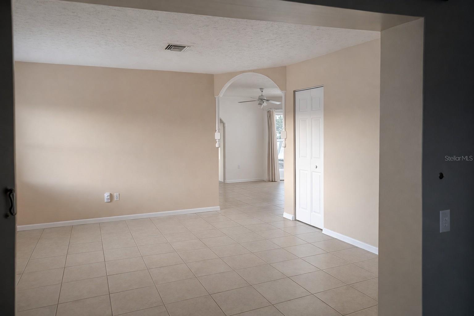 Image 5 of 45 For 1272 Hanover Court