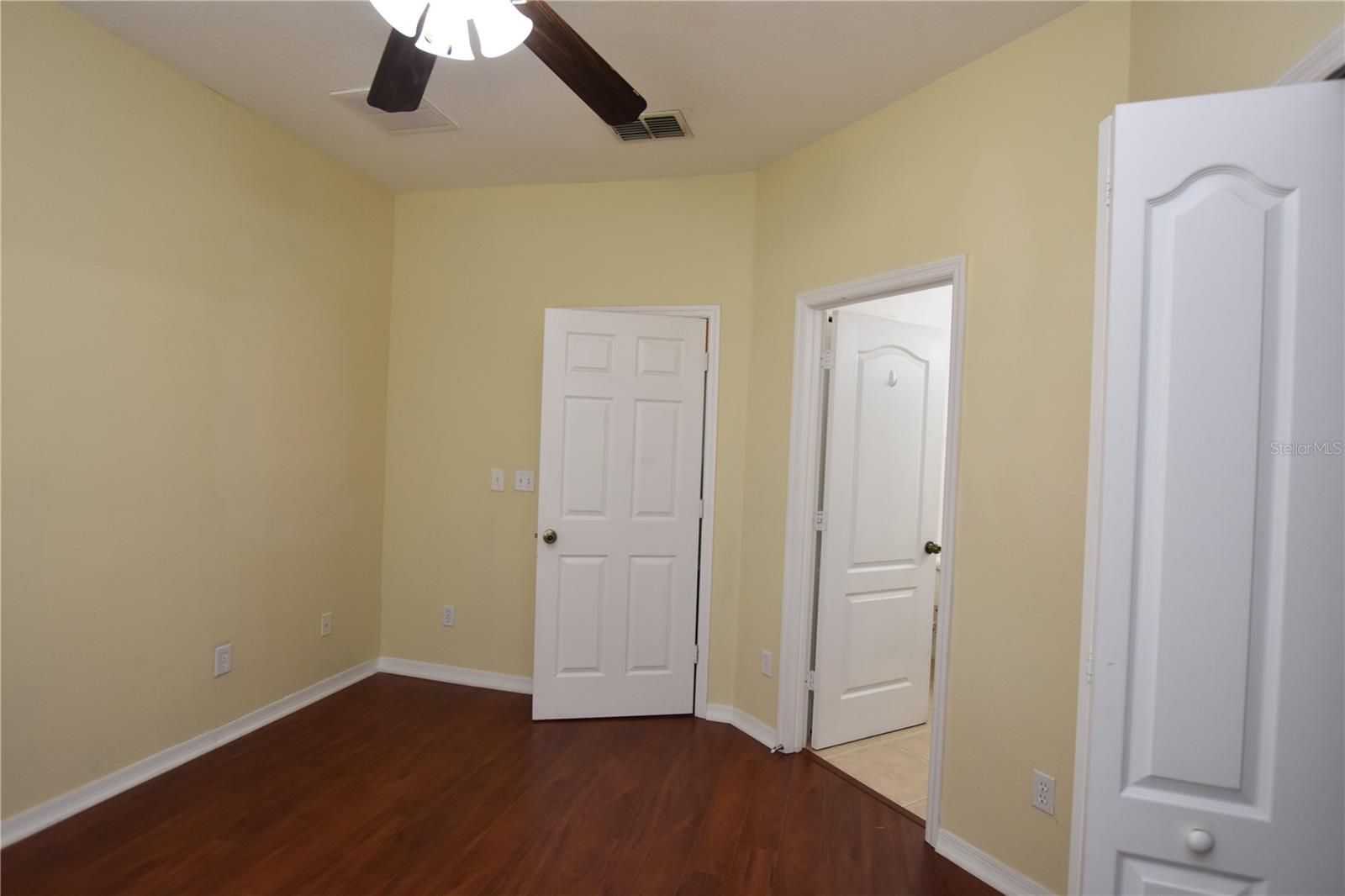 Image 18 of 29 For 10832 Savannah Wood Drive 134