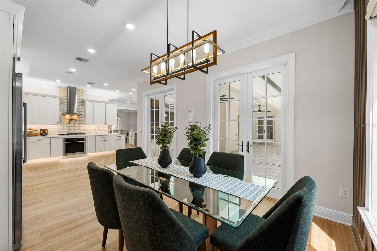 Image 28 of 90 For 1860 Via Contessa