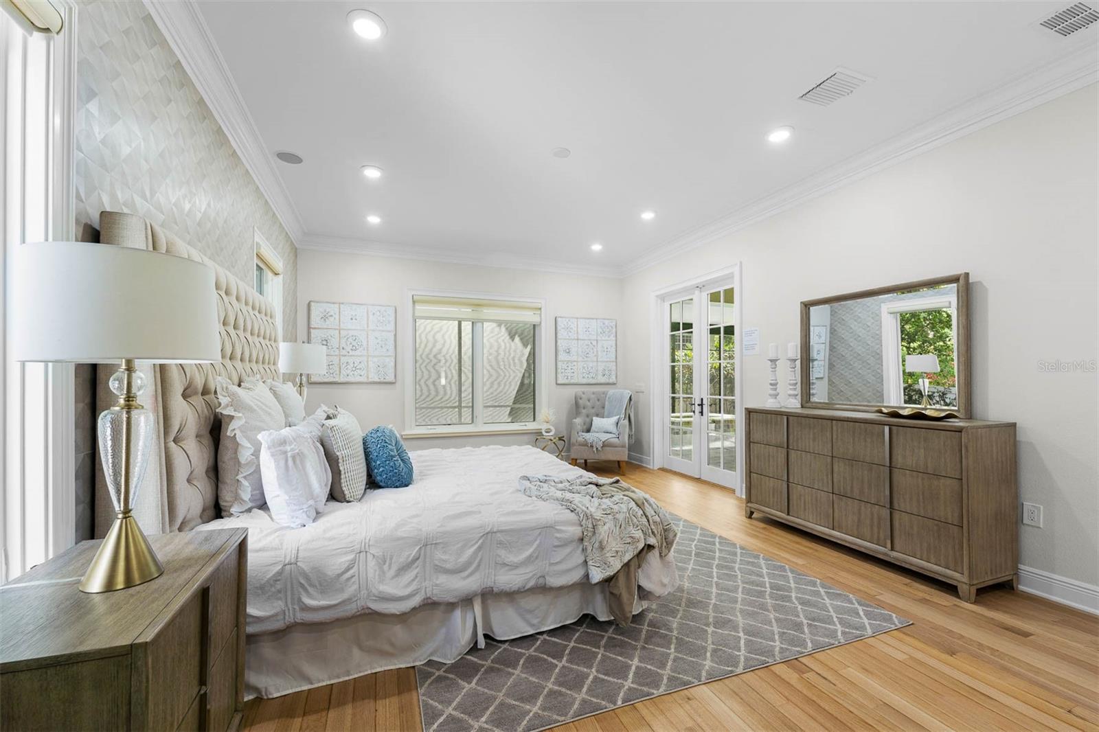 Image 36 of 90 For 1860 Via Contessa