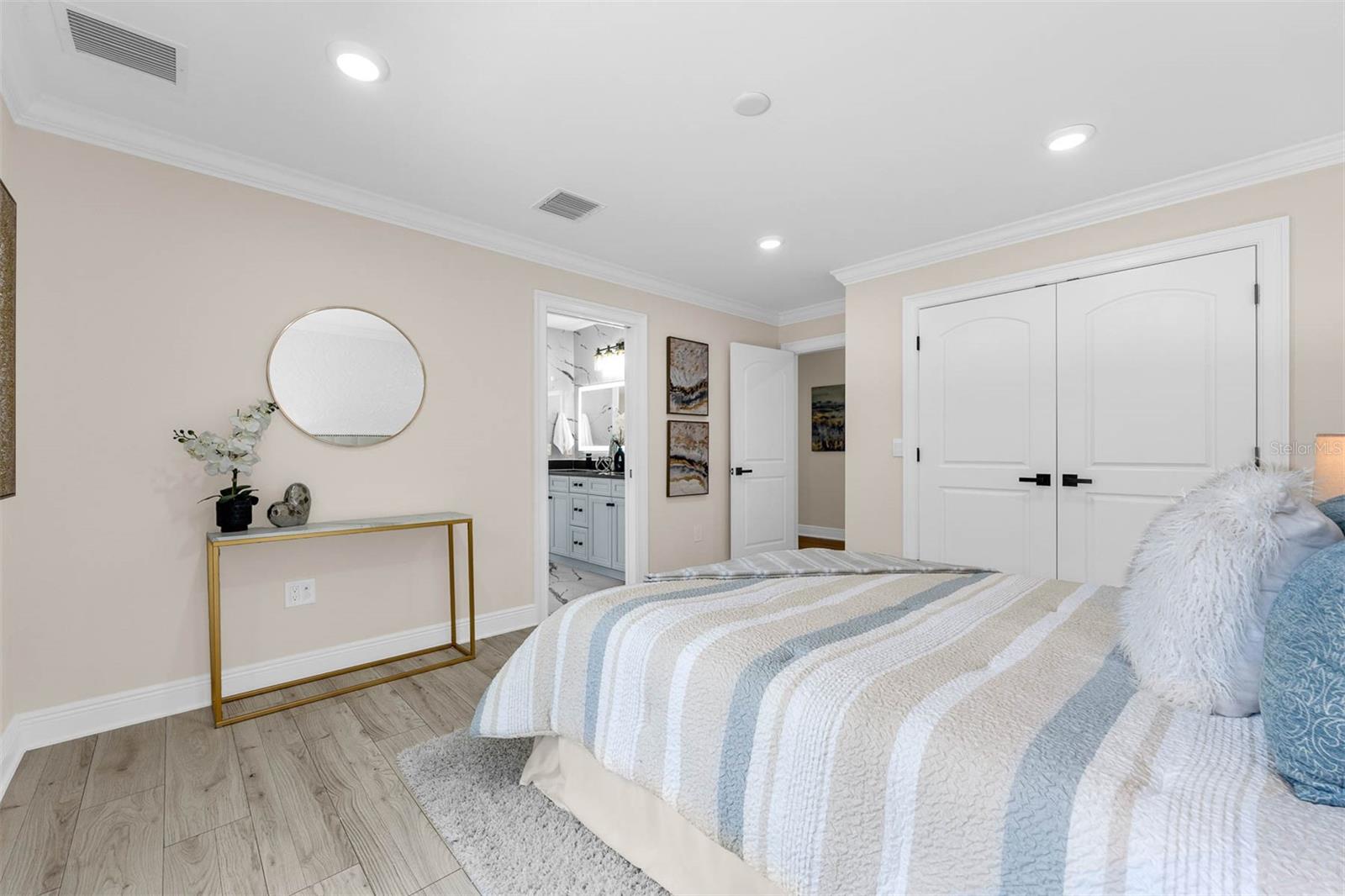 Image 44 of 90 For 1860 Via Contessa