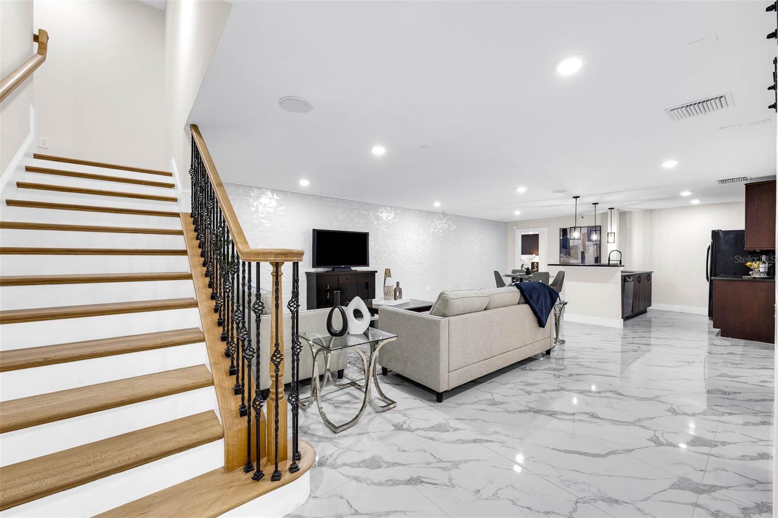 Image 61 of 90 For 1860 Via Contessa