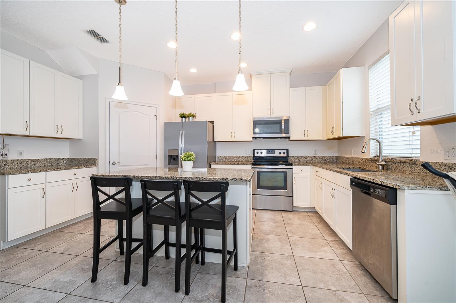 Image 6 of 27 For 14044 Millington Street