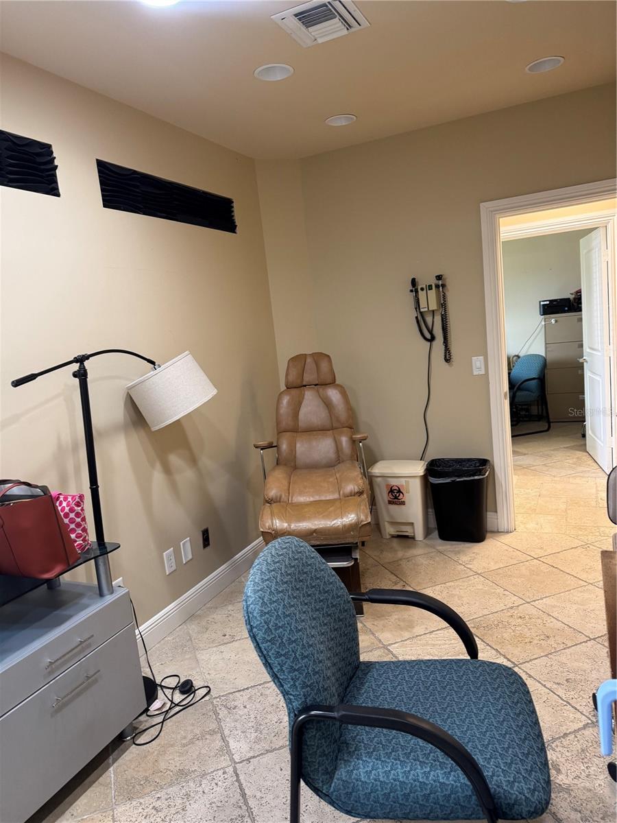 Image 4 of 11 For 300 Bethany Drive 320-322