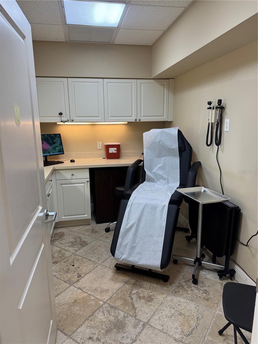 Image 7 of 11 For 300 Bethany Drive 320-322