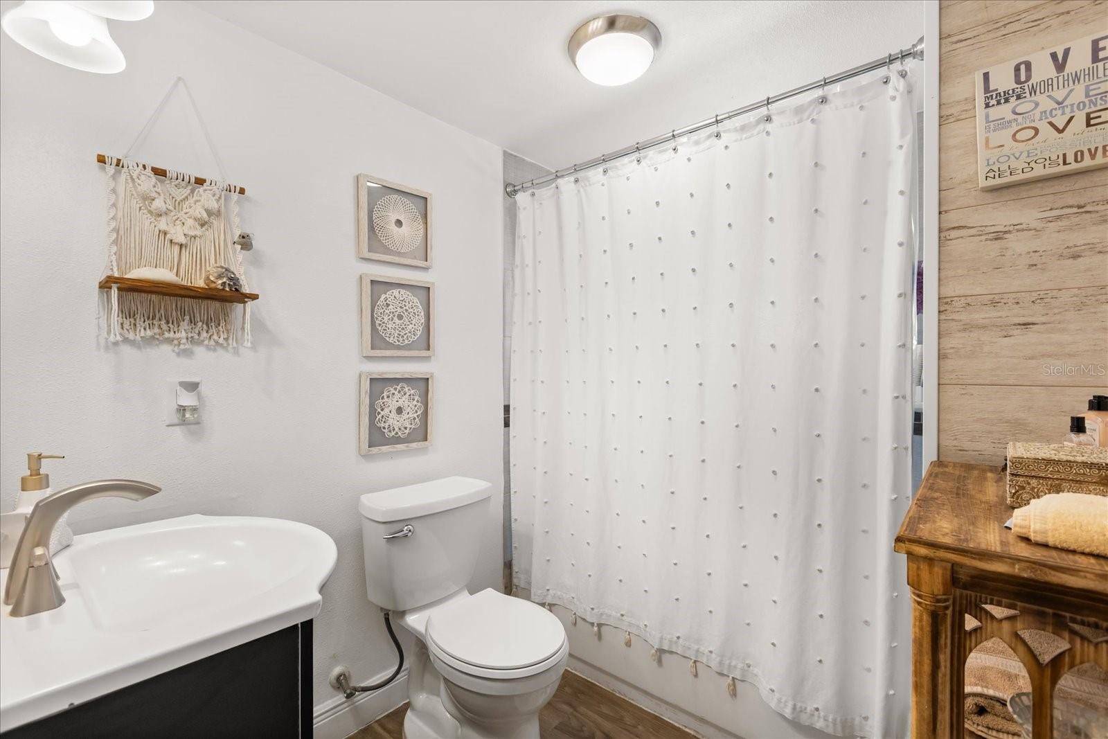 Image 11 of 32 For 604 Foster Avenue