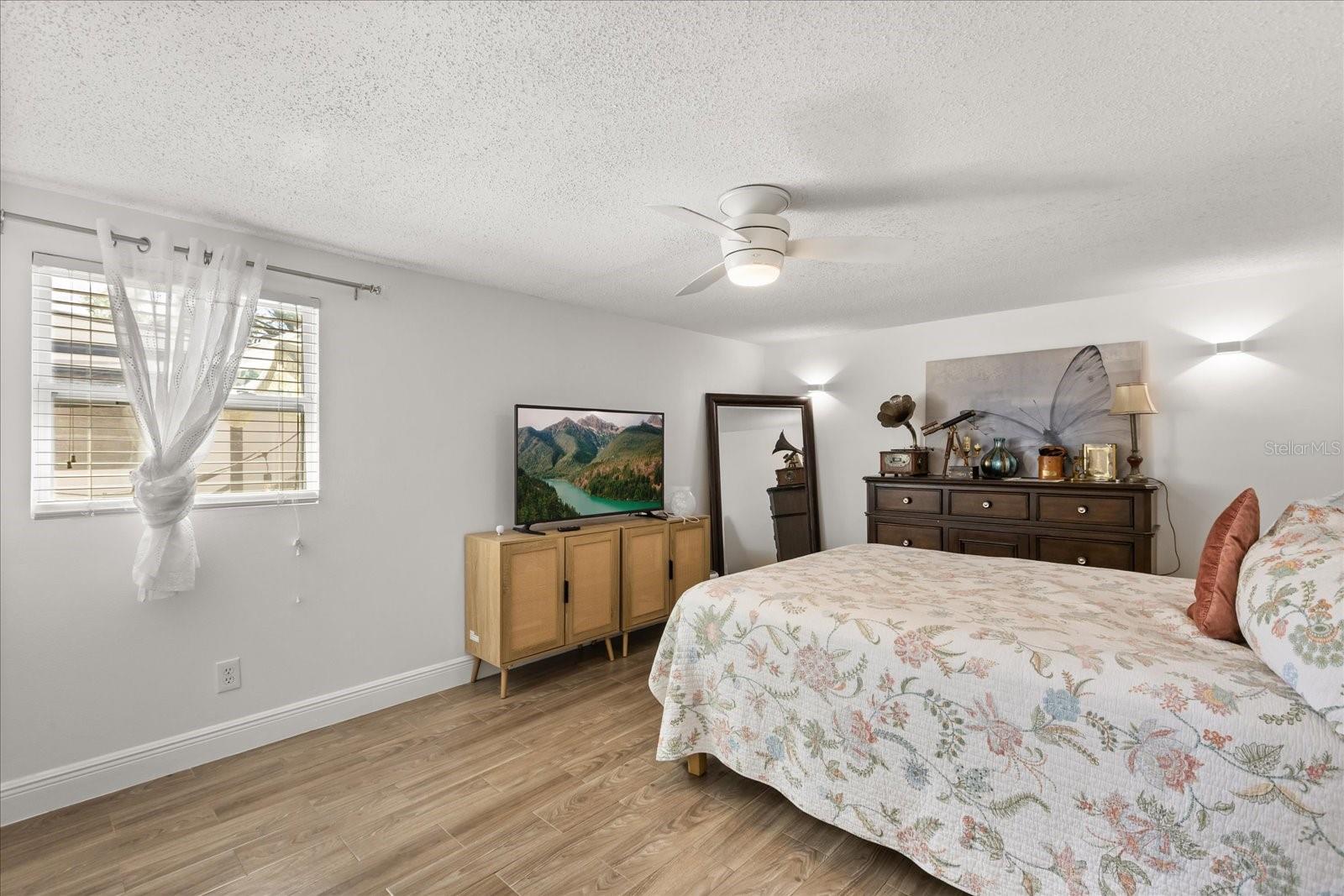 Image 12 of 32 For 604 Foster Avenue