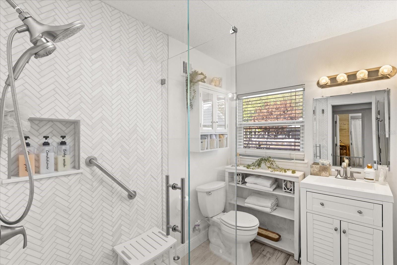 Image 16 of 32 For 604 Foster Avenue