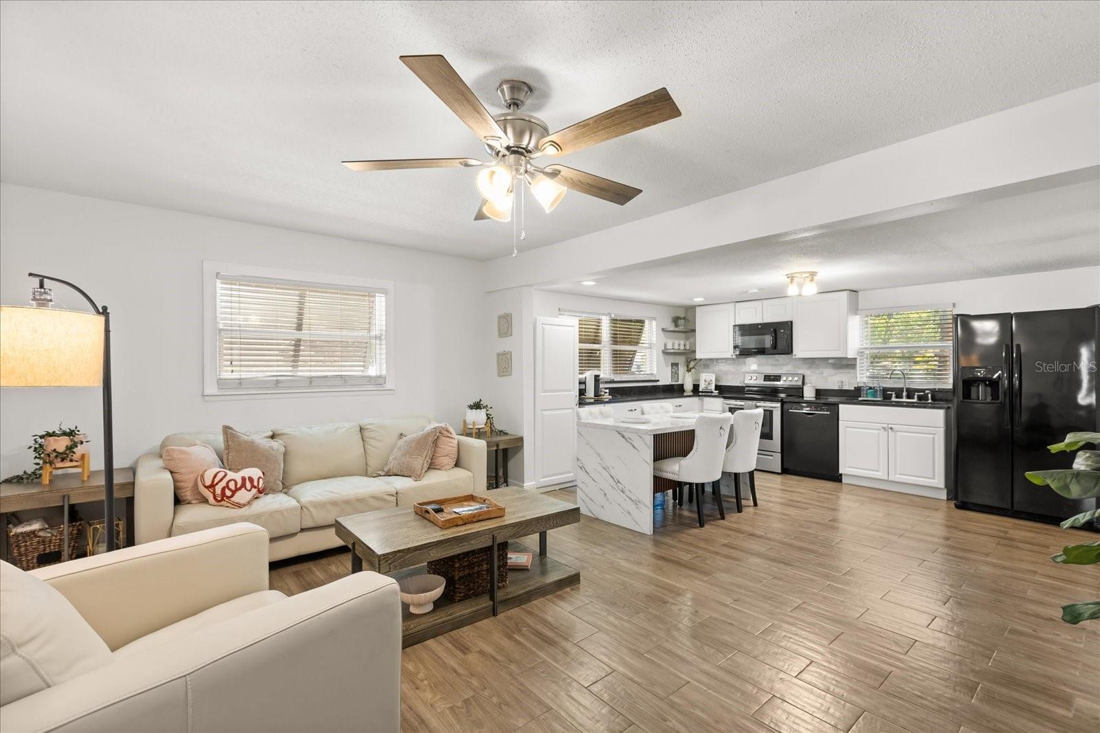 Image 4 of 32 For 604 Foster Avenue