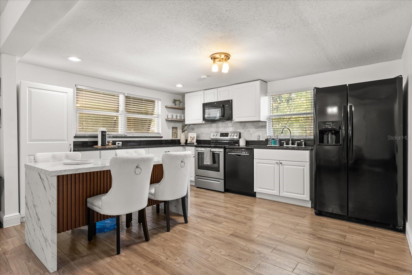 Image 6 of 32 For 604 Foster Avenue