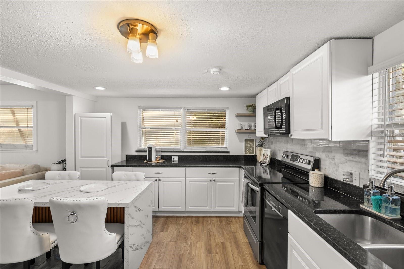 Image 7 of 32 For 604 Foster Avenue