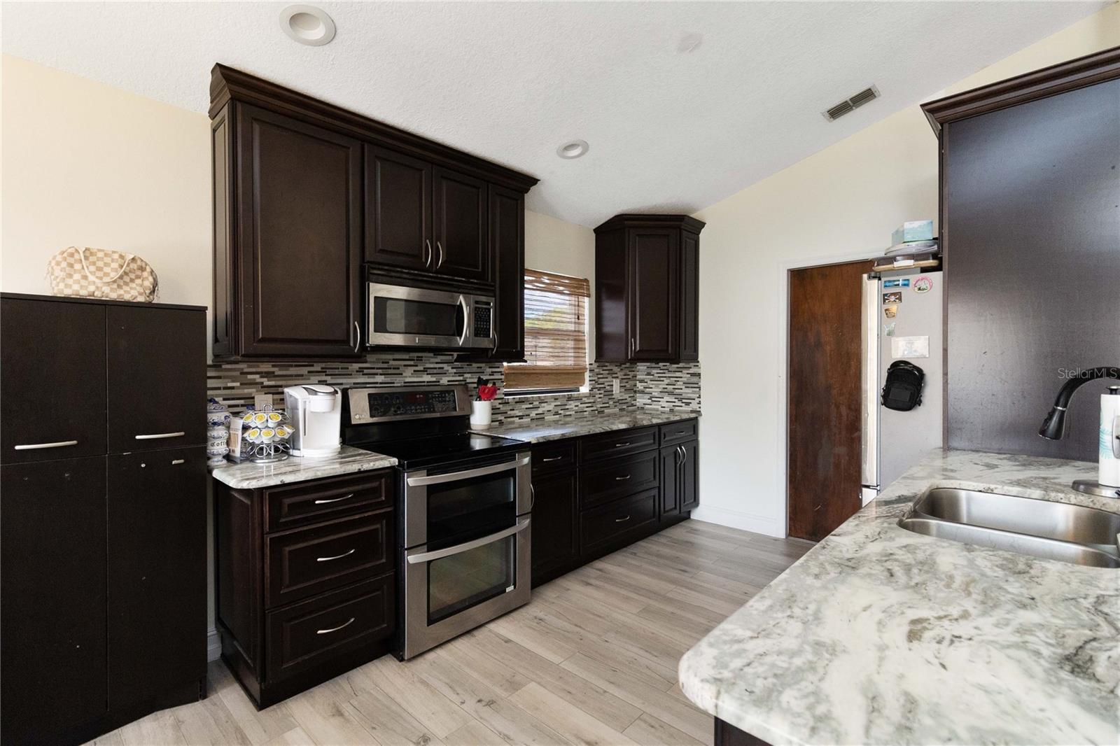 Image 10 of 28 For 1647 Riveredge Road