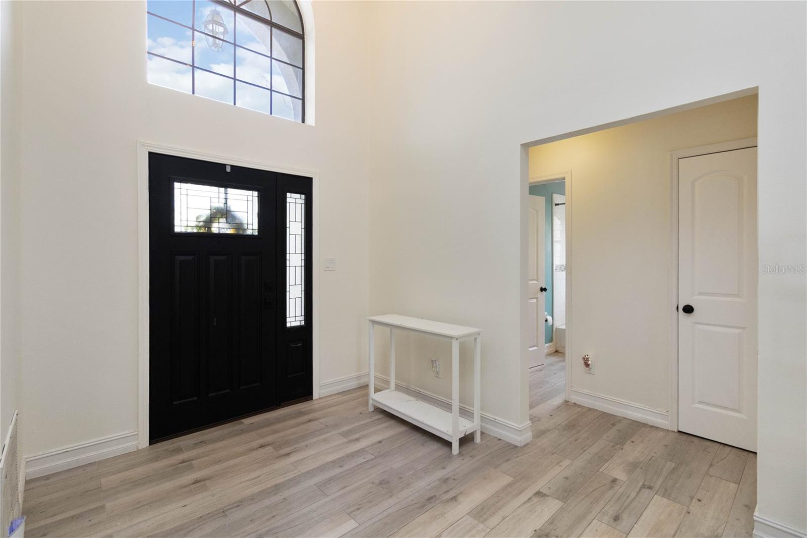 Image 4 of 28 For 1647 Riveredge Road