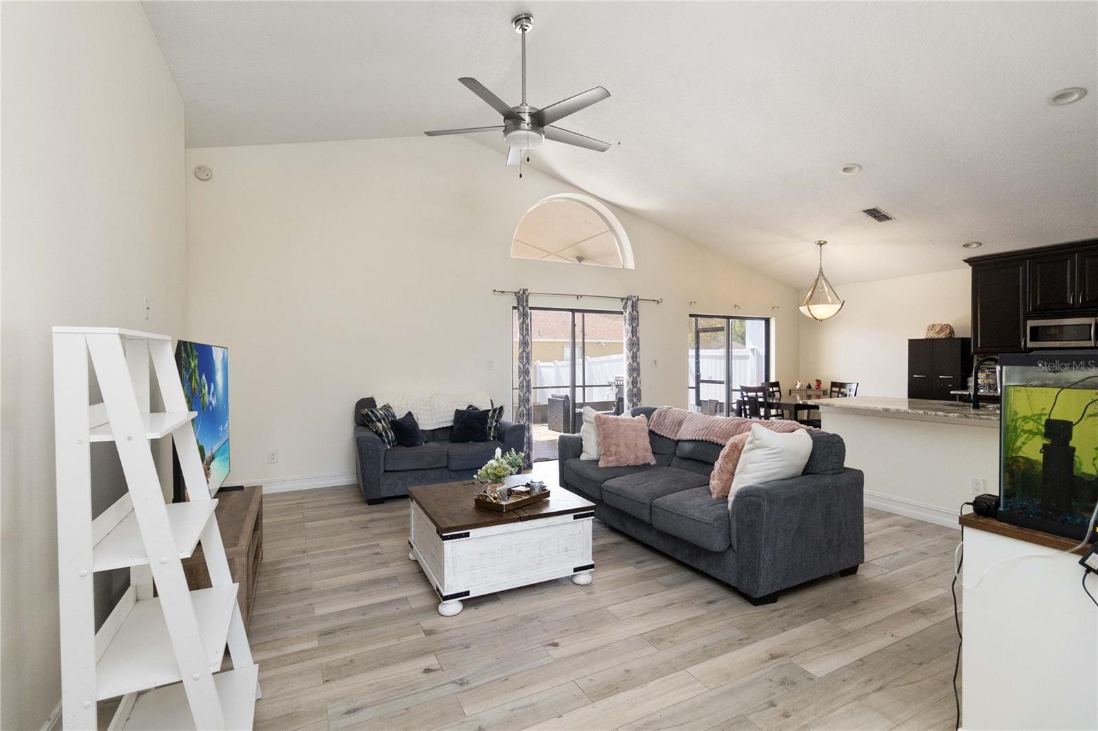 Image 5 of 28 For 1647 Riveredge Road