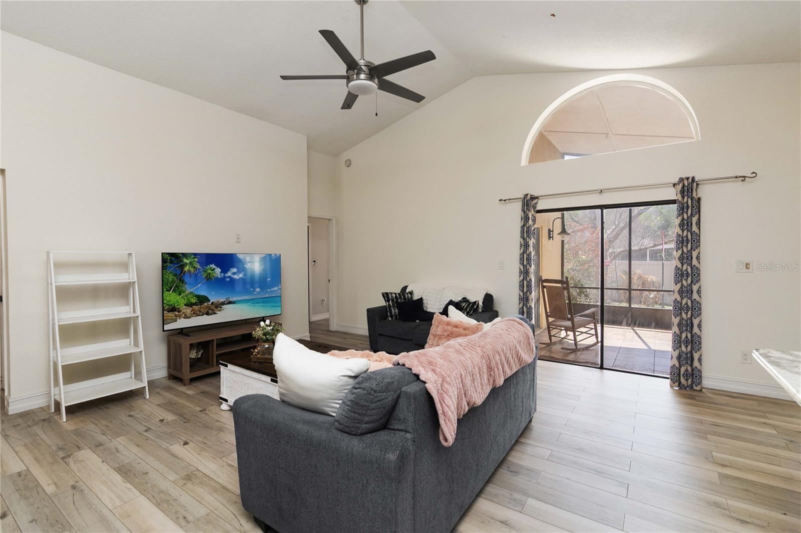 Image 6 of 28 For 1647 Riveredge Road