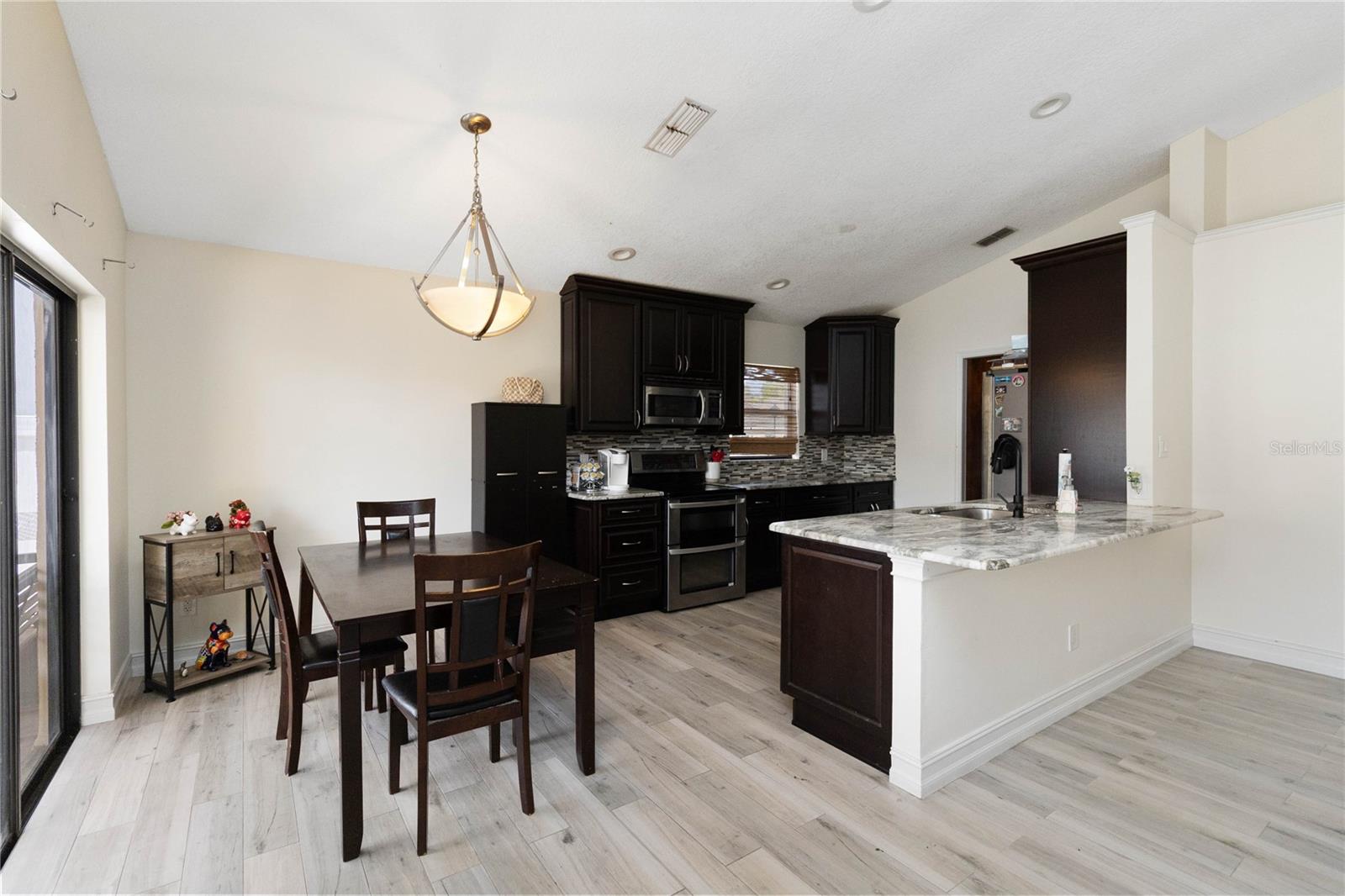 Image 8 of 28 For 1647 Riveredge Road