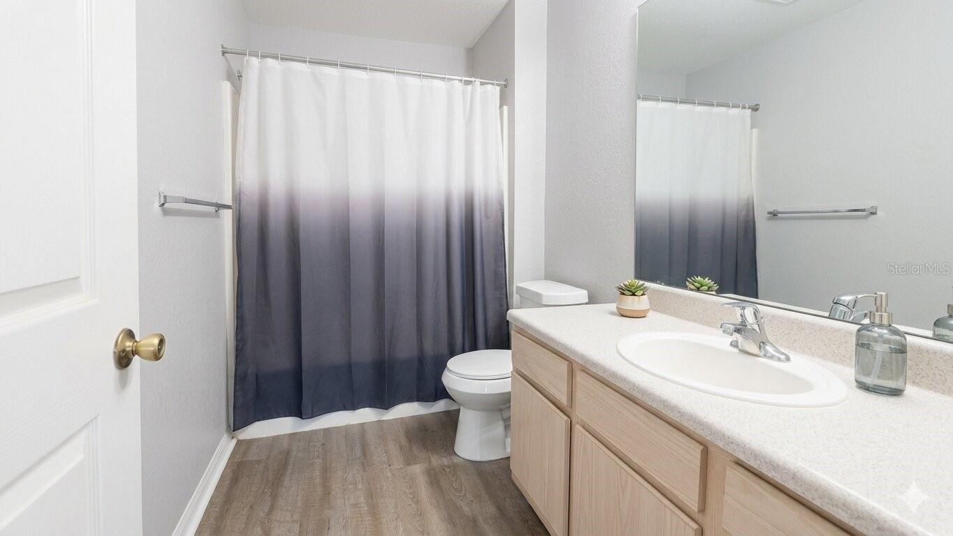 Image 10 of 13 For 5483 Vineland Road 10301