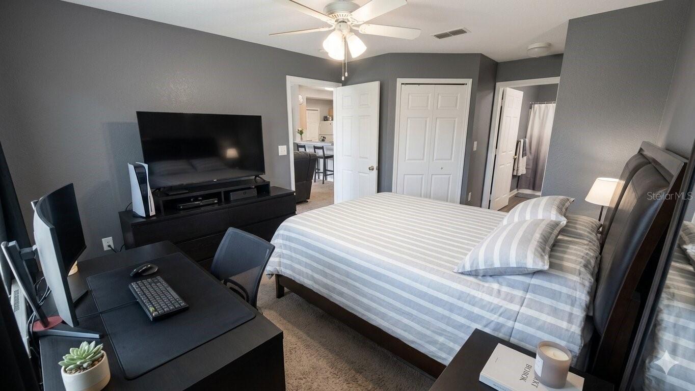 Image 8 of 13 For 5483 Vineland Road 10301