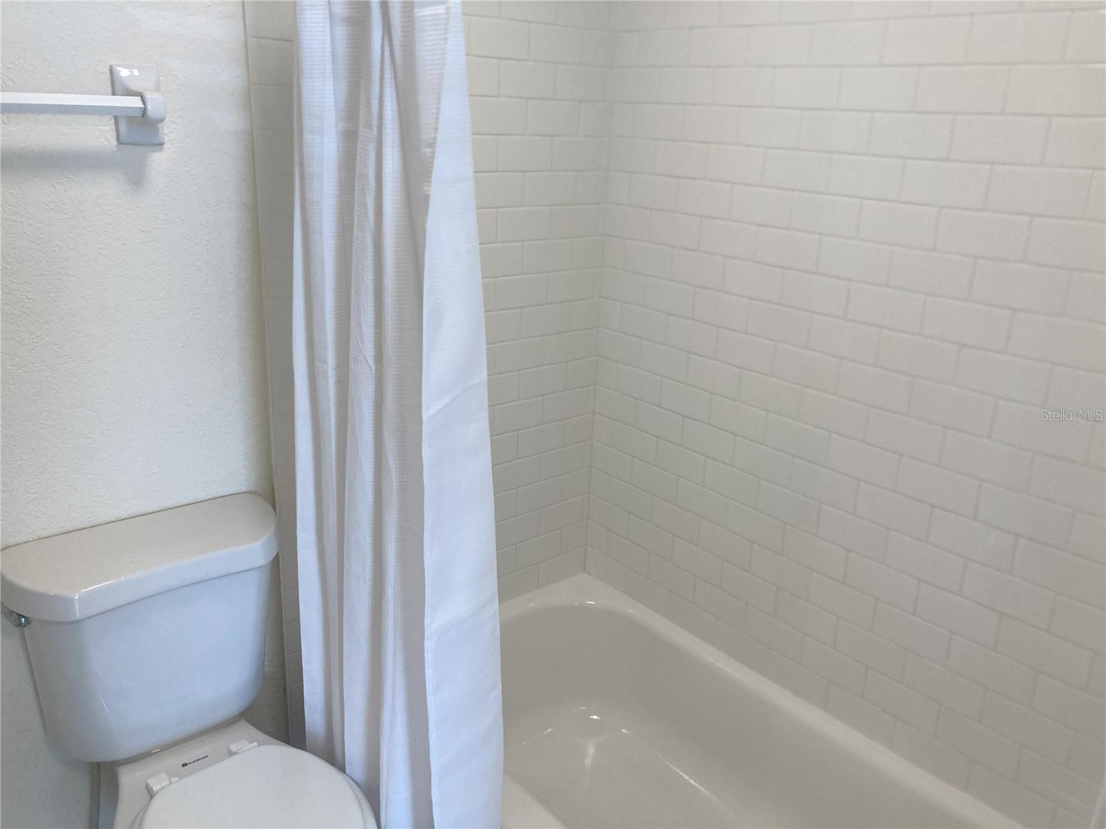 Image 15 of 21 For 2918 Antique Oaks Circle 25