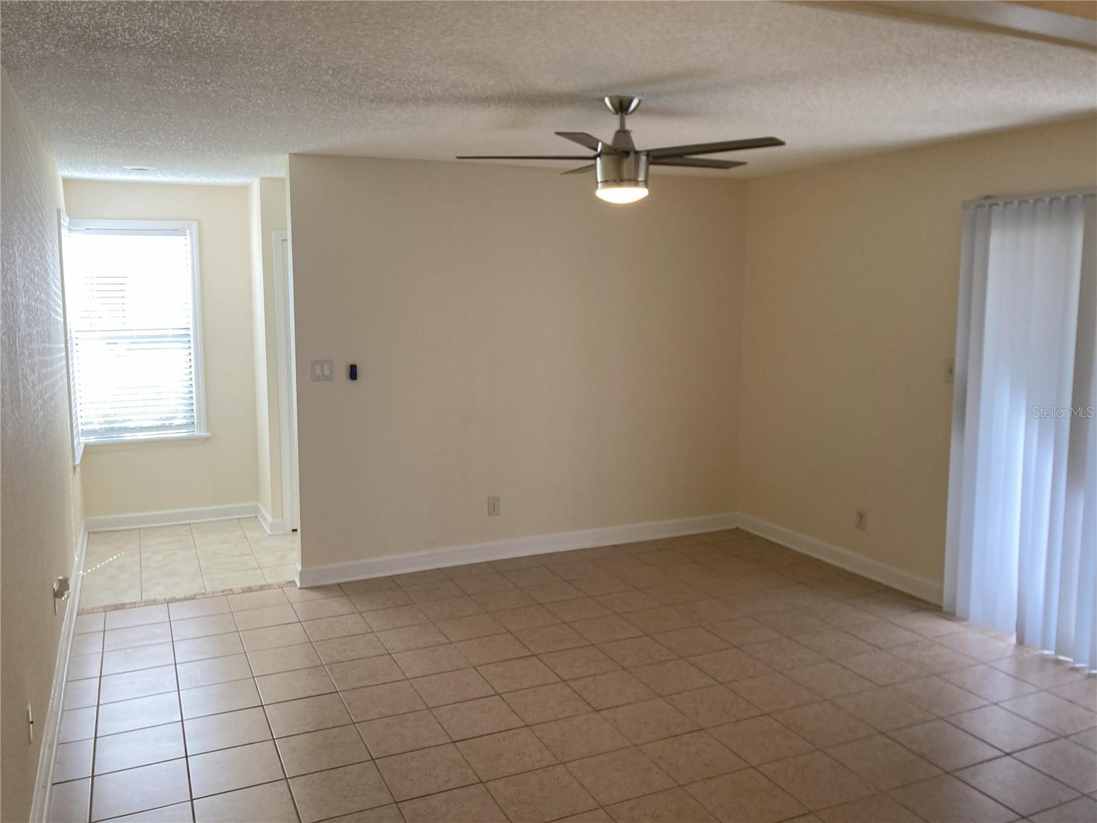 Image 3 of 21 For 2918 Antique Oaks Circle 25