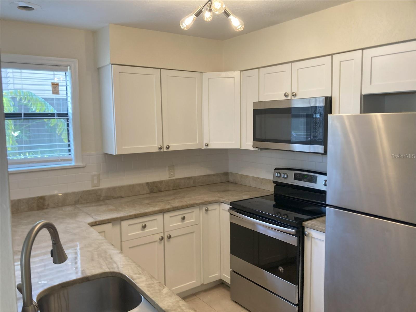 Image 5 of 21 For 2918 Antique Oaks Circle 25