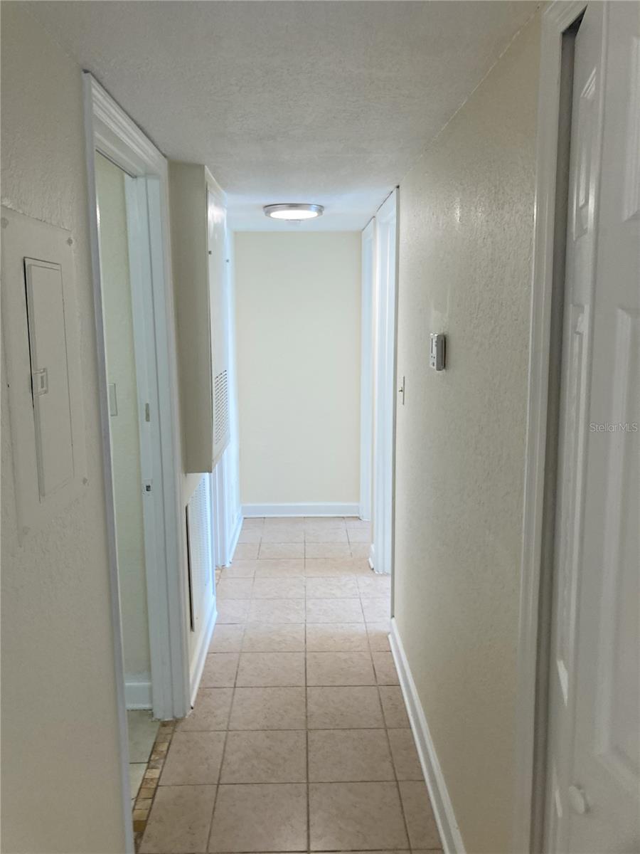 Image 8 of 21 For 2918 Antique Oaks Circle 25