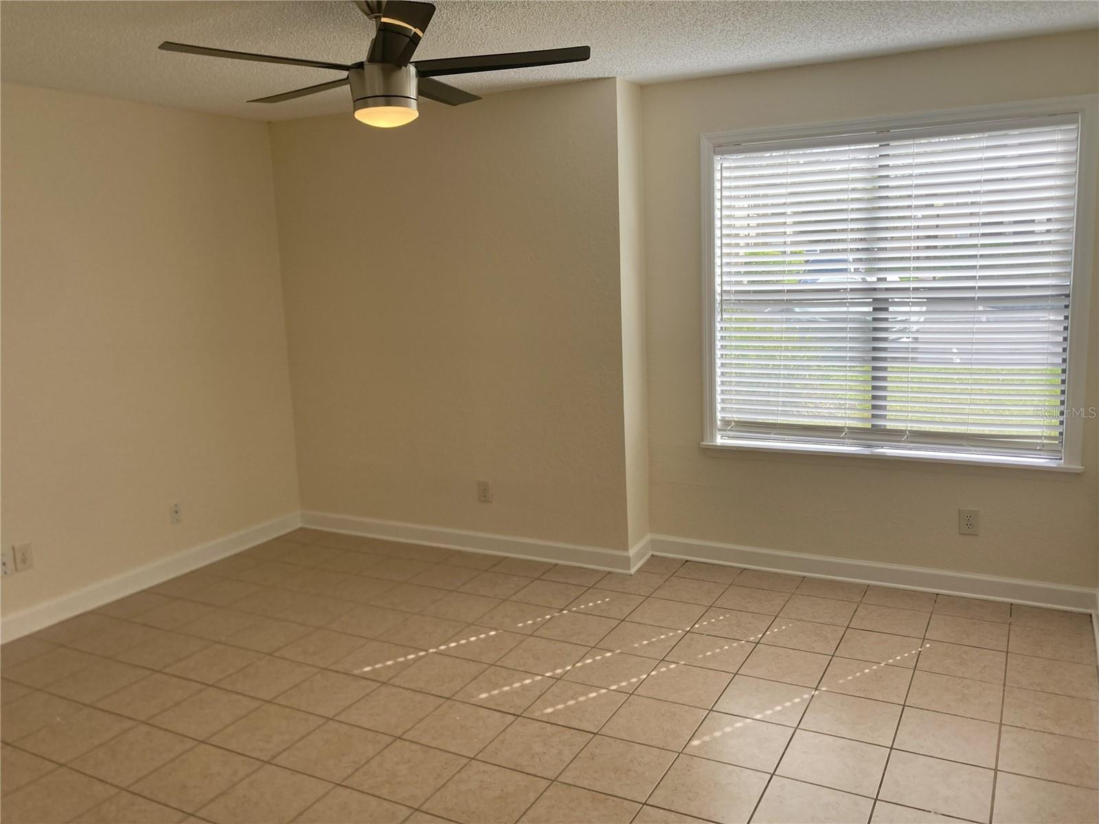 Image 9 of 21 For 2918 Antique Oaks Circle 25