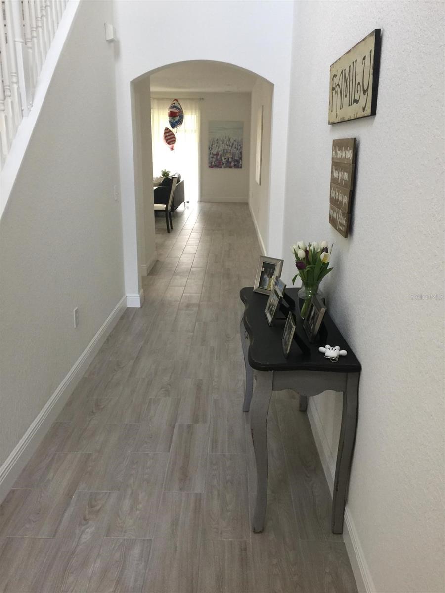 Image 2 of 20 For 2922 Ashland Lane S