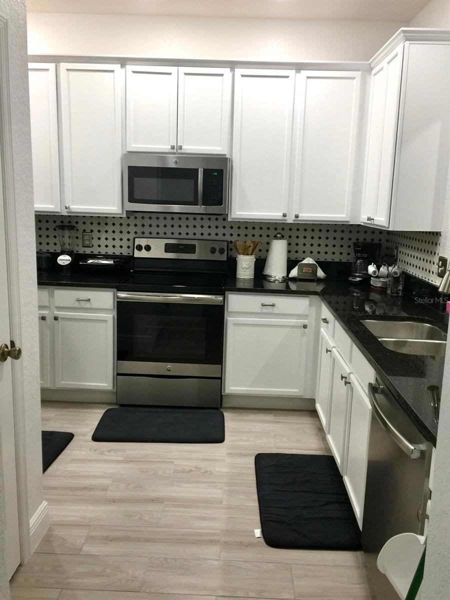 Image 6 of 20 For 2922 Ashland Lane S